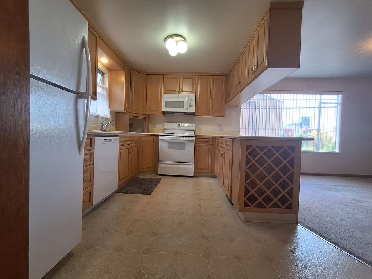 615 E Lynn St - Photo 2 of 20