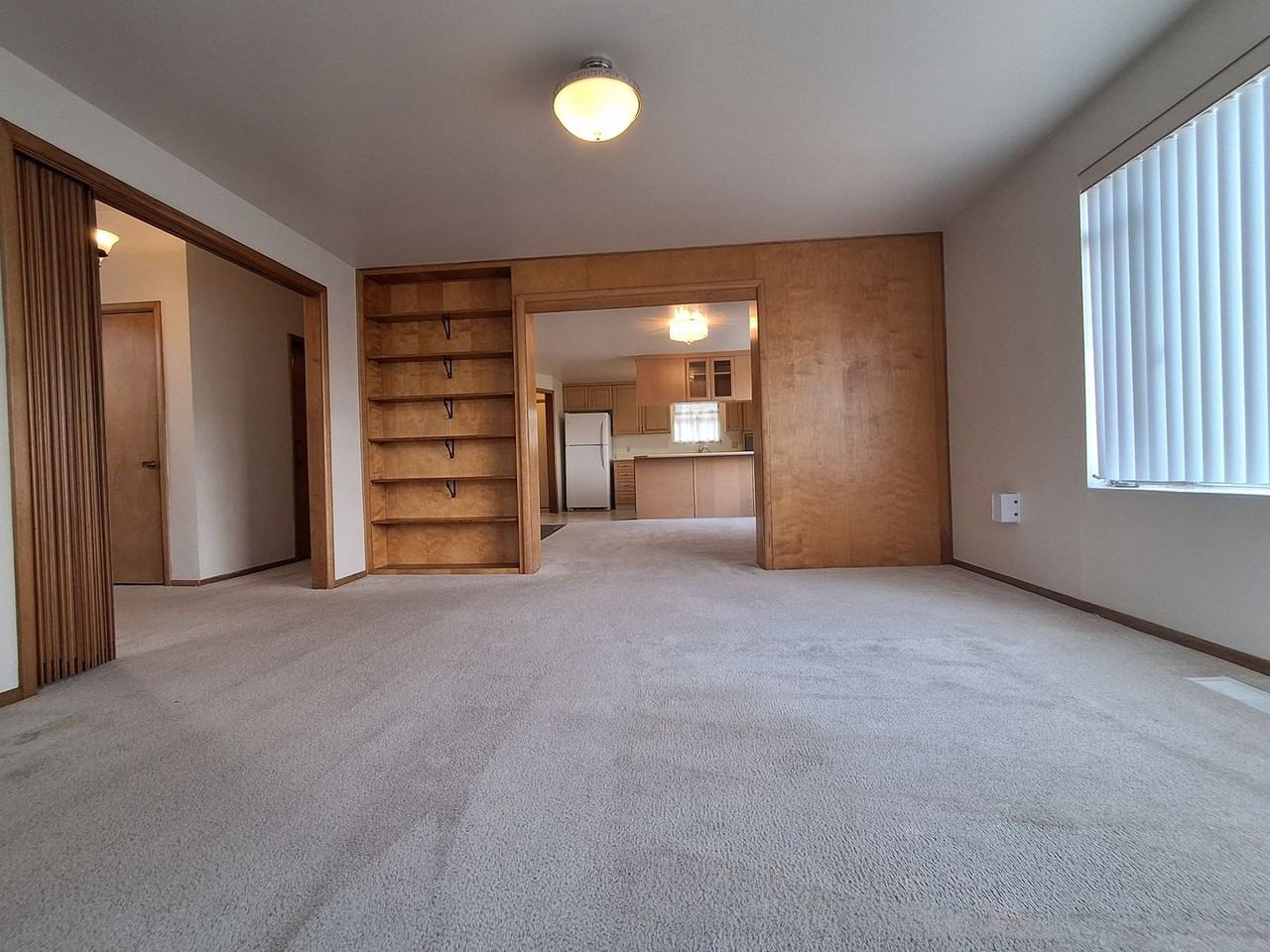 615 E Lynn St - Photo 5 of 20