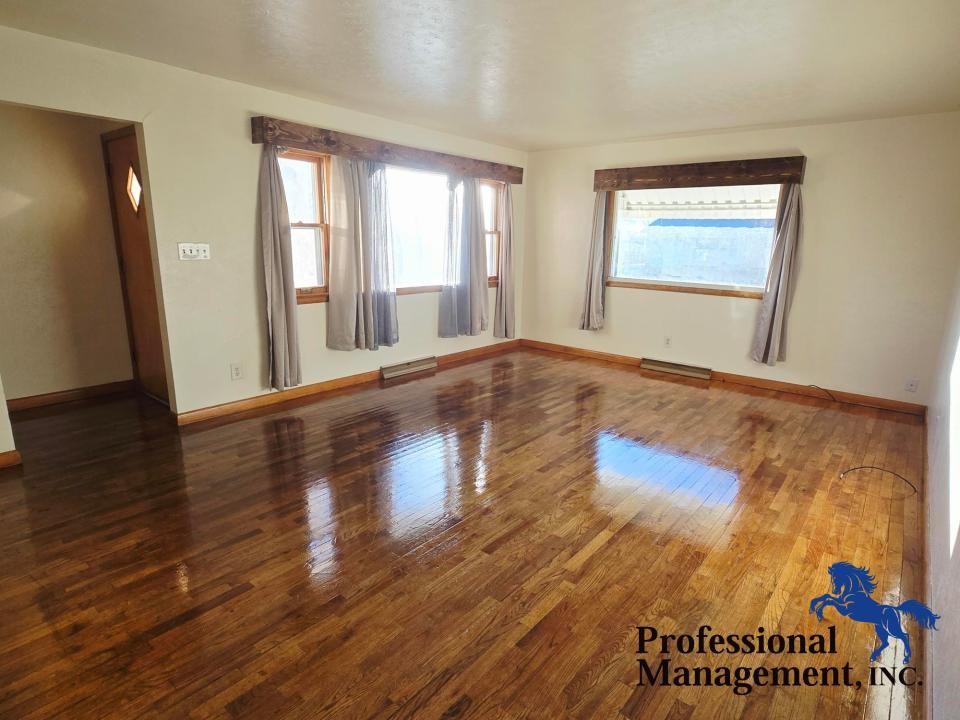 921 5th Ave - Photo 2 of 11