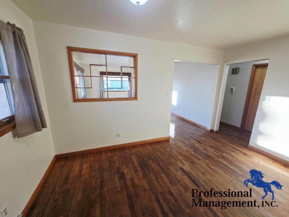 921 5th Ave - Photo 4 of 11