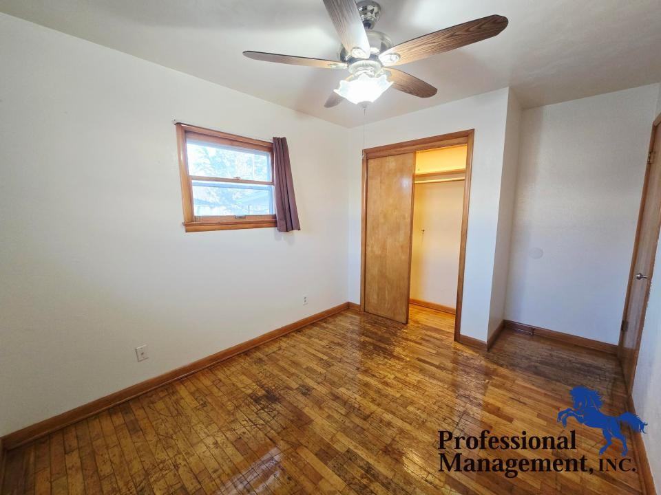 921 5th Ave - Photo 6 of 11