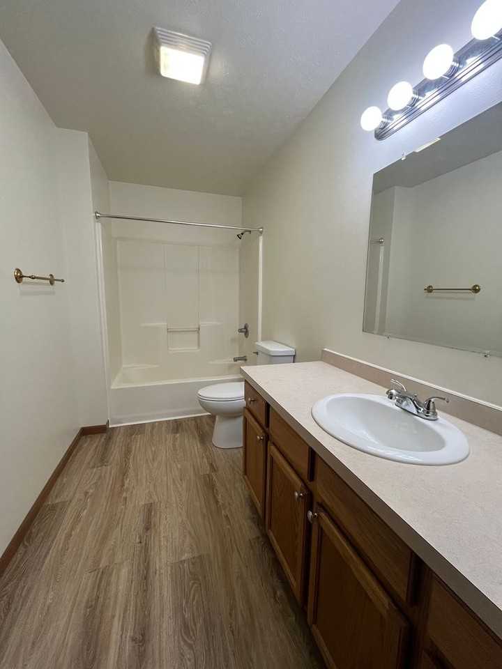 221 Tanglewood Dr #D - Photo 7 of 9