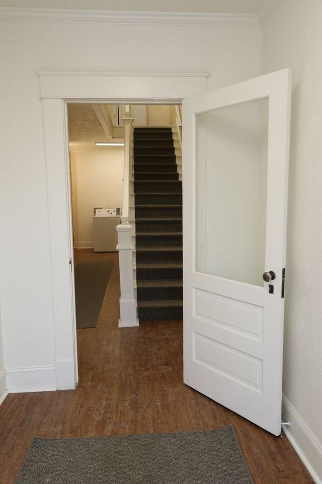 418 N 2nd St #1 - Photo 4 of 13