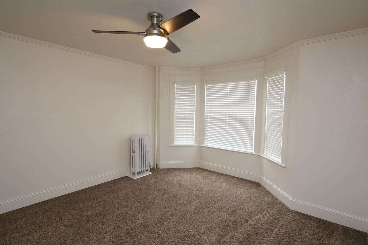 418 N 2nd St #1 - Photo 5 of 13
