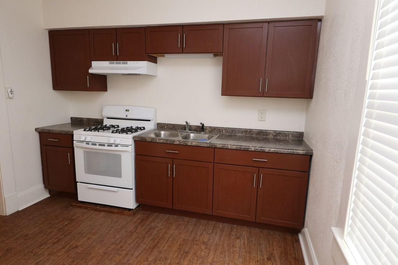 418 N 2nd St #1 - Photo 6 of 13