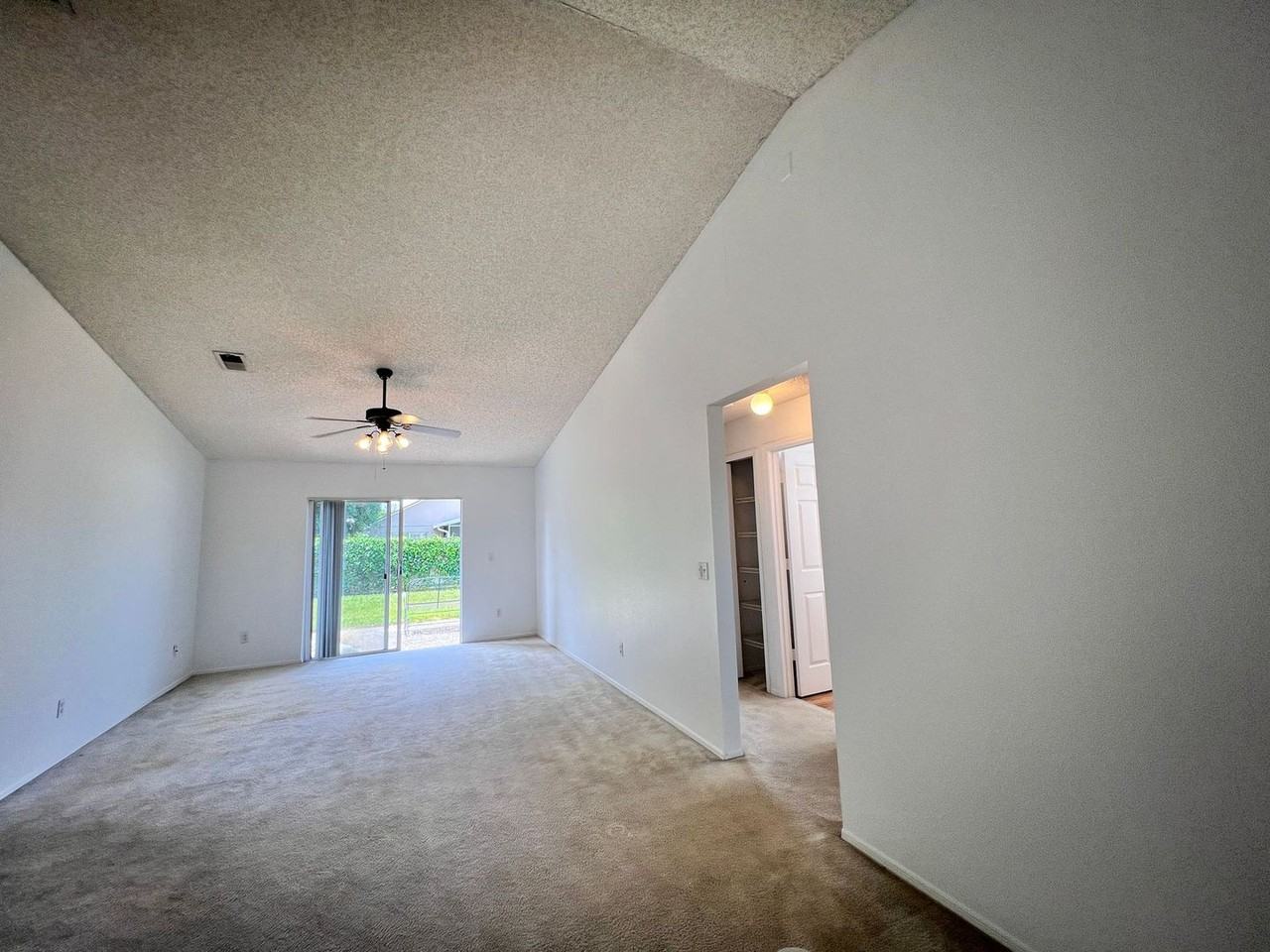 209 Indian Point Cir - Photo 4 of 30