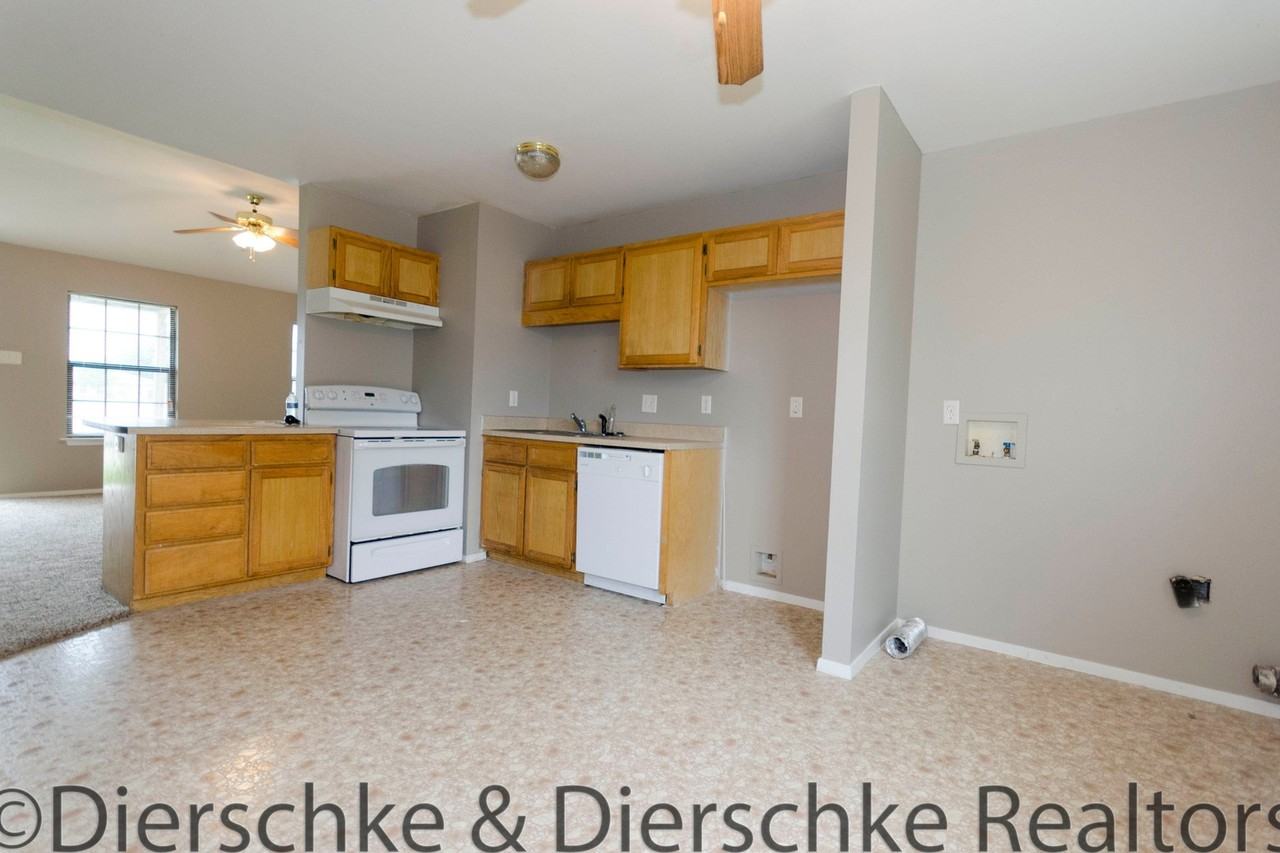 3245 Grove Cir - Photo 3 of 12