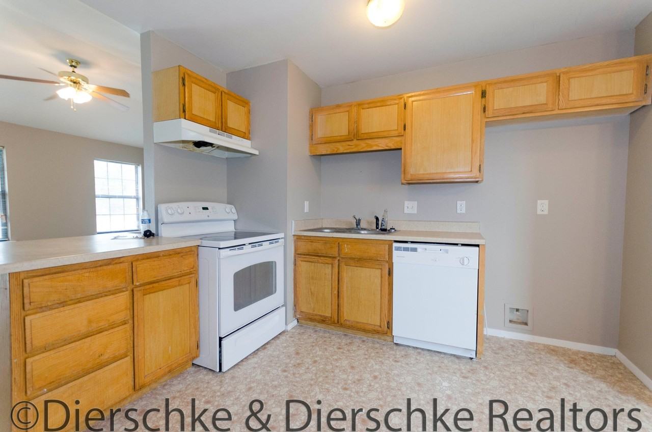 3245 Grove Cir - Photo 4 of 12