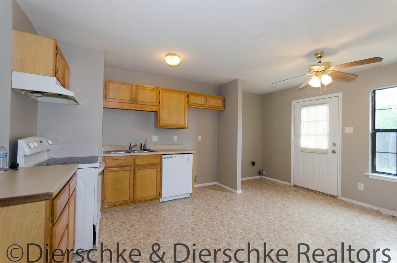 3245 Grove Cir - Photo 5 of 12