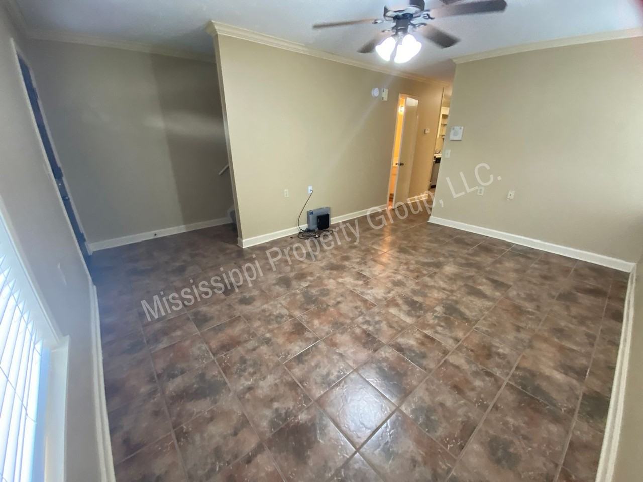 215 Edinburg Way - Photo 3 of 22
