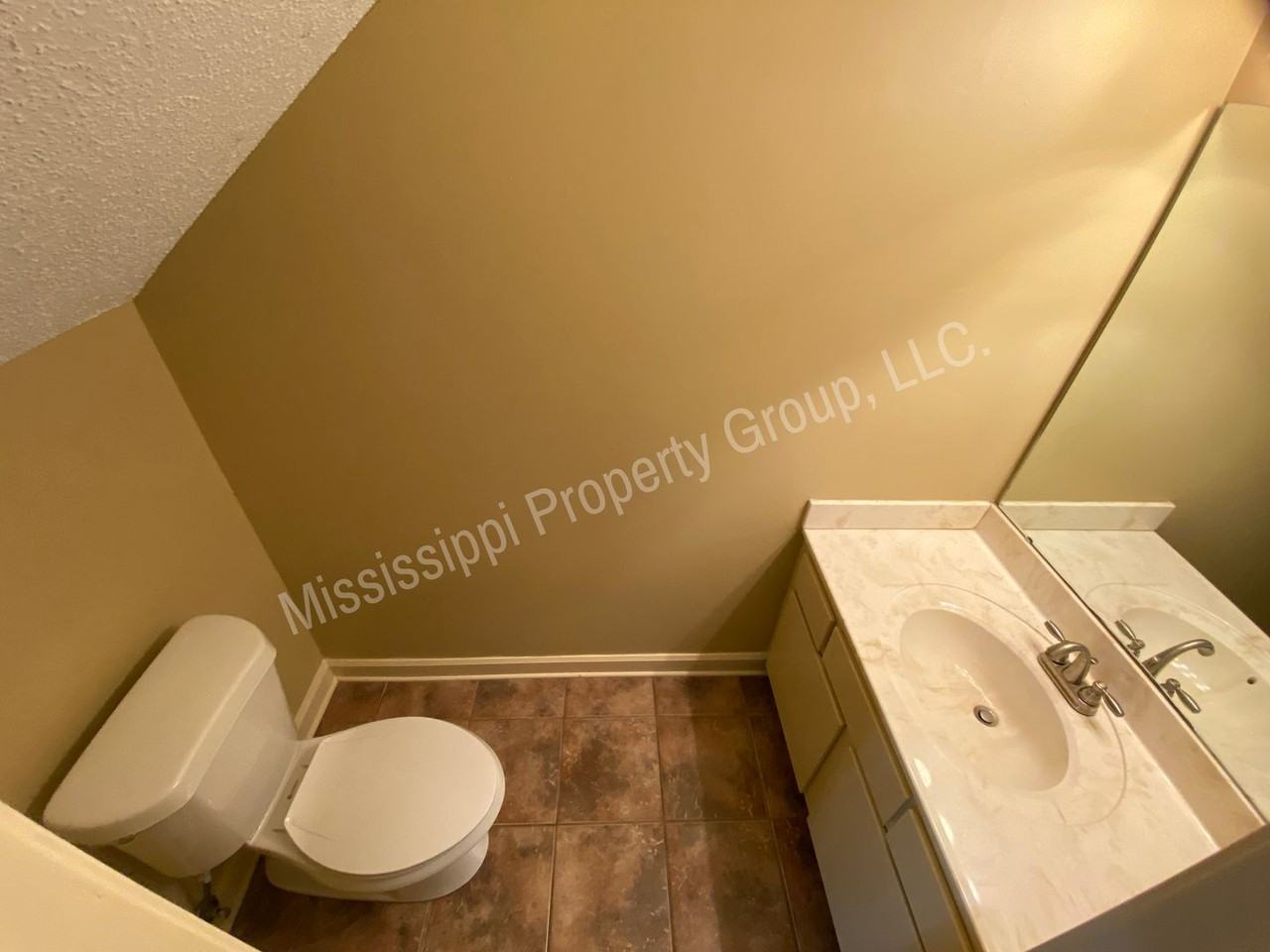 215 Edinburg Way - Photo 4 of 22