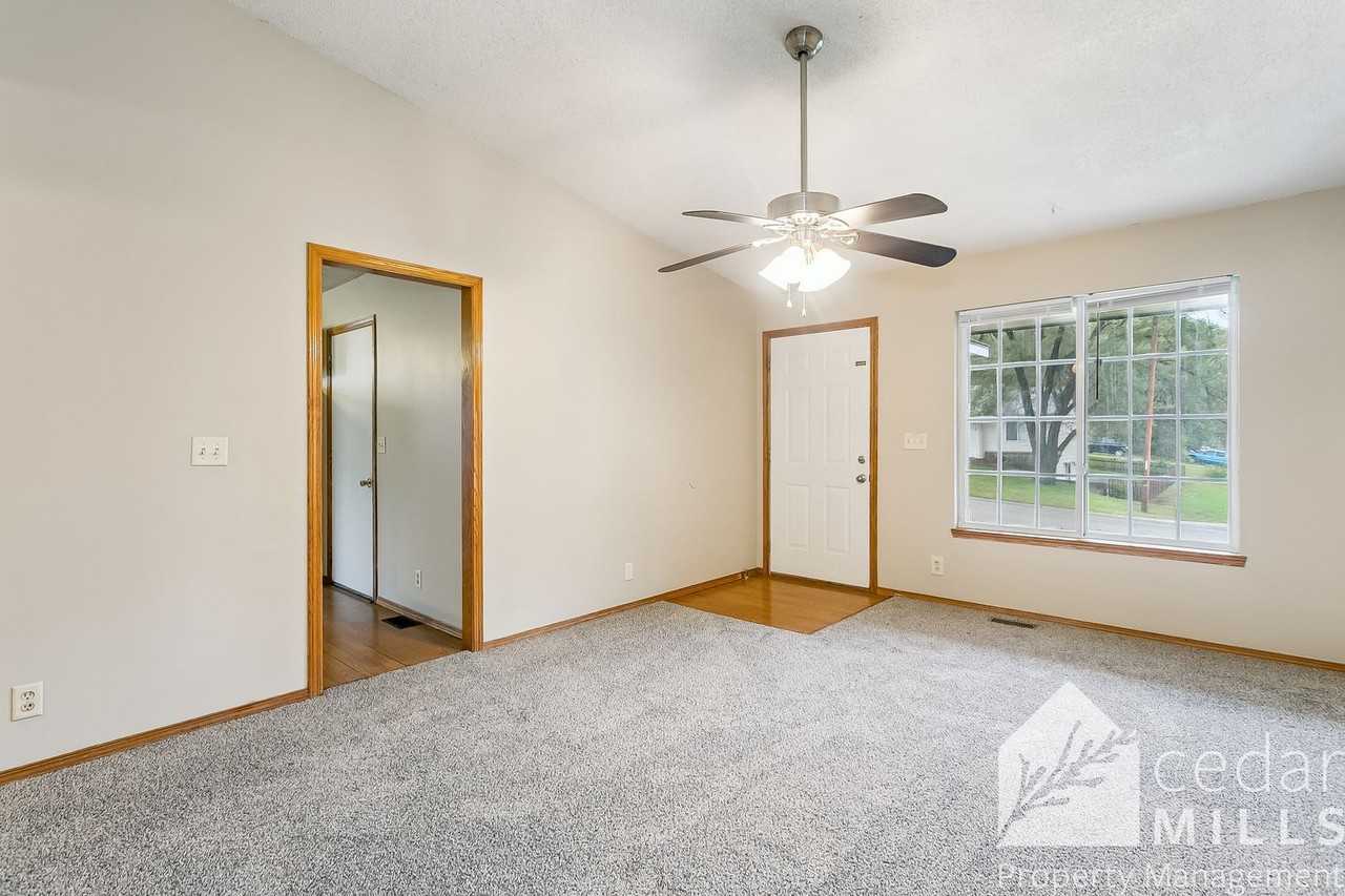 518 W Songbird St - Photo 3 of 15