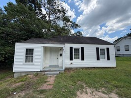 featured image of 922 E Glenn Ave