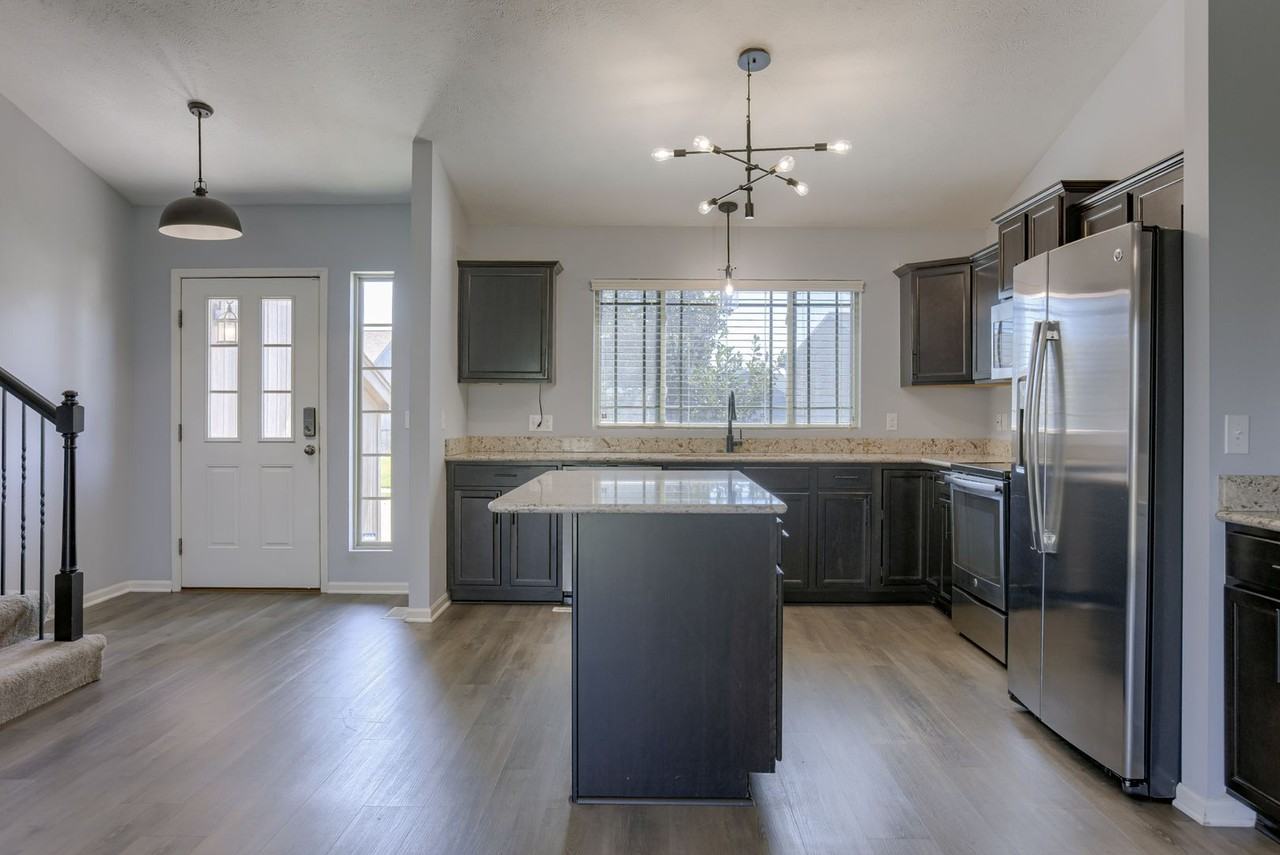 8926 N 159th Ave - Photo 7 of 25