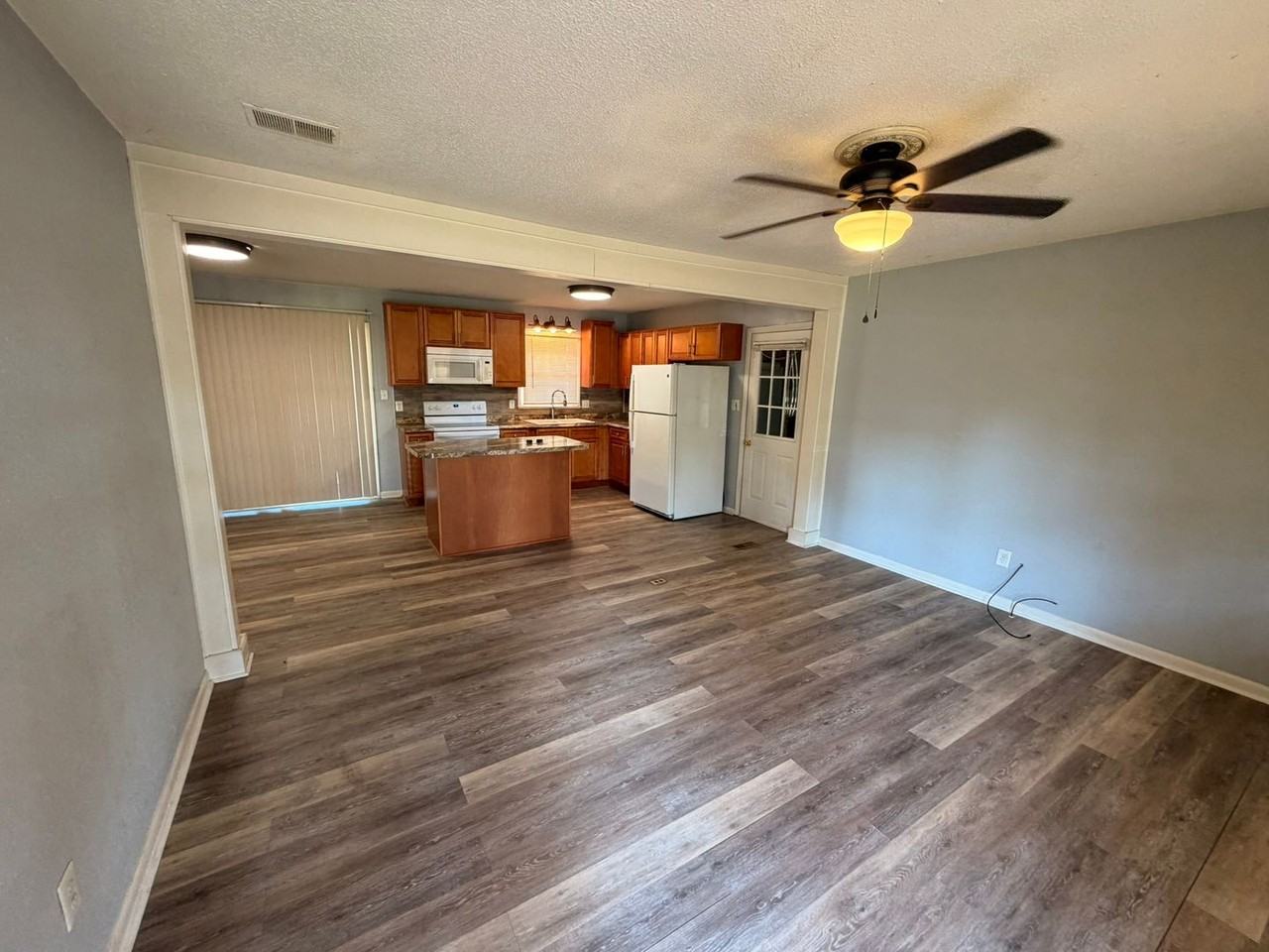 6030 Lexington Dr - Photo 2 of 7