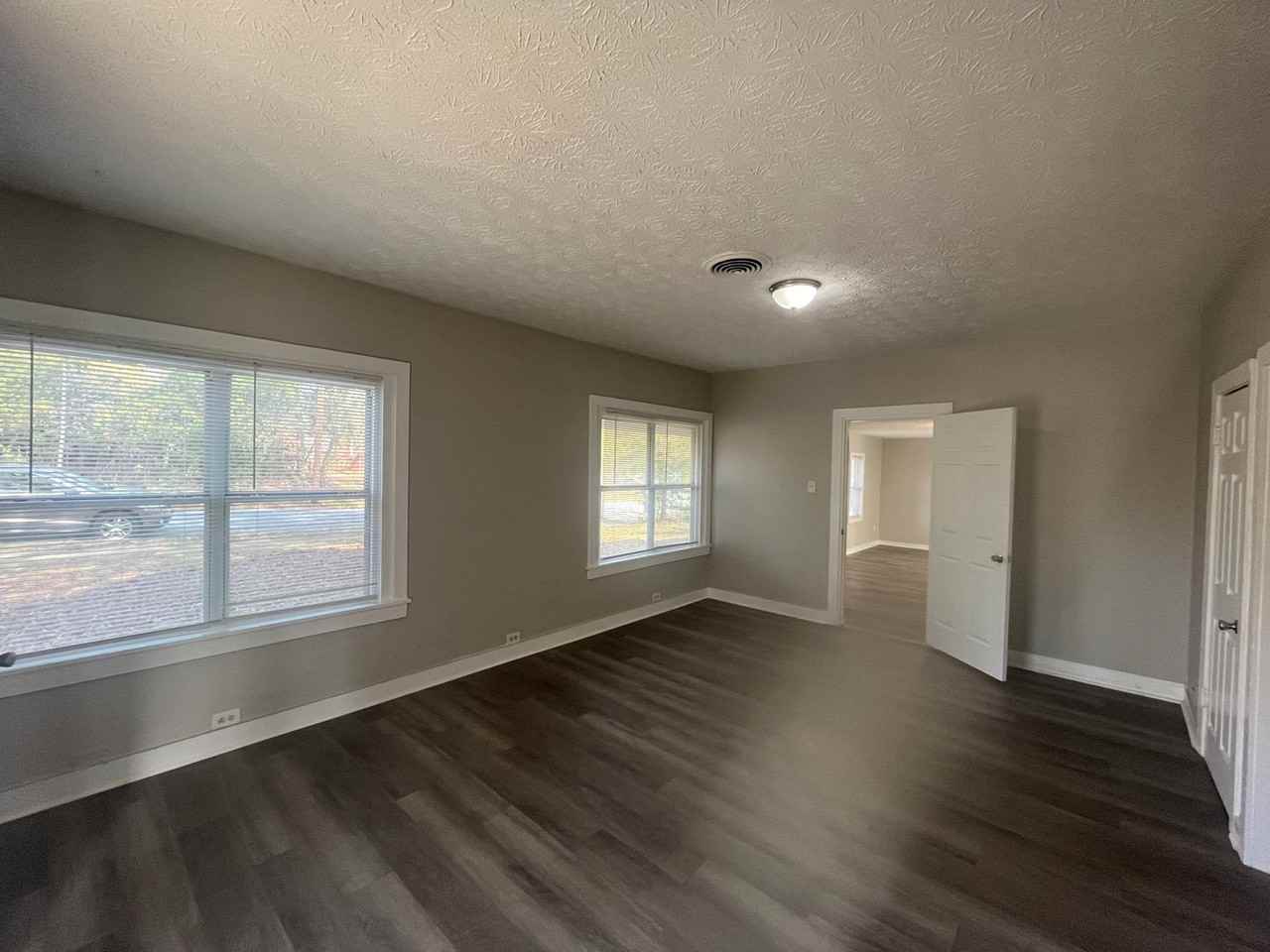 2616 Marion St - Photo 3 of 19