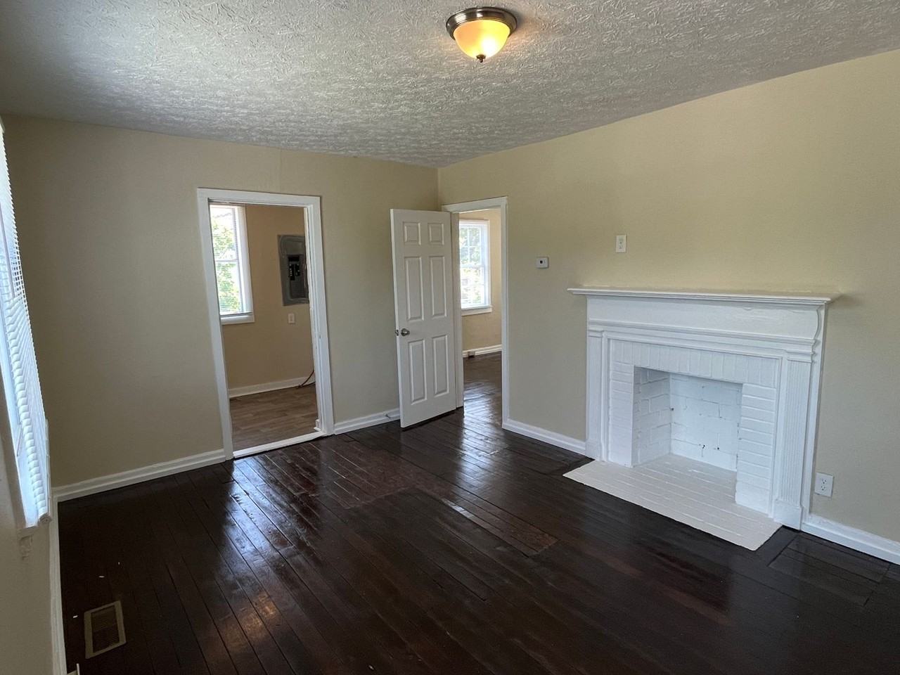 52 Mathews St - Photo 4 of 22