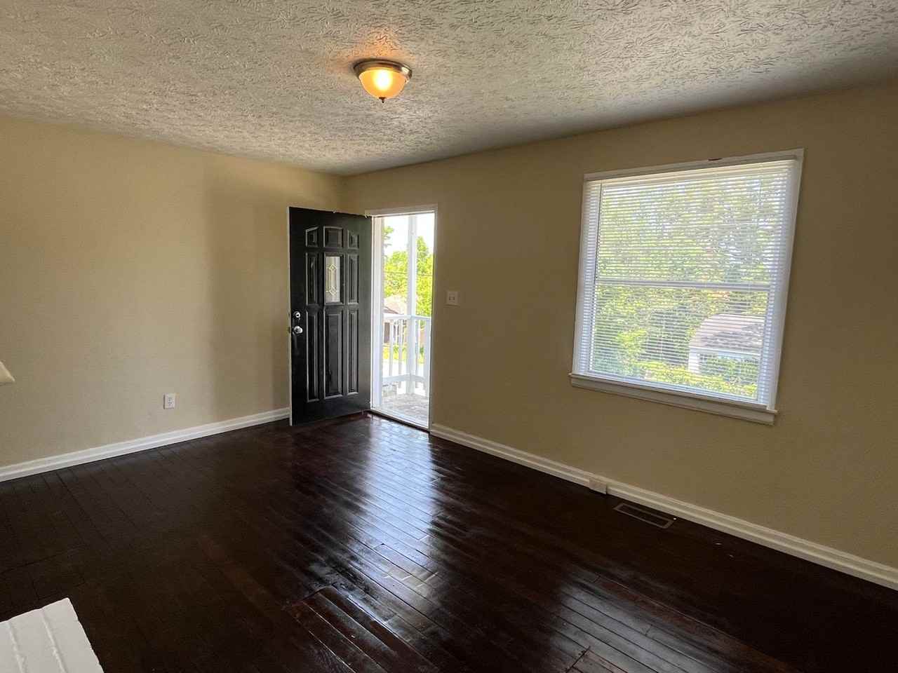 52 Mathews St - Photo 6 of 22