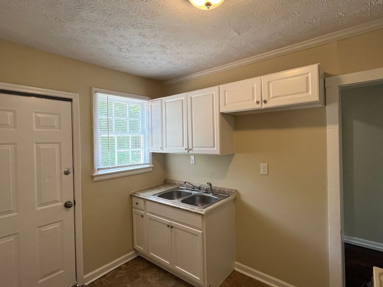 52 Mathews St - Photo 7 of 22