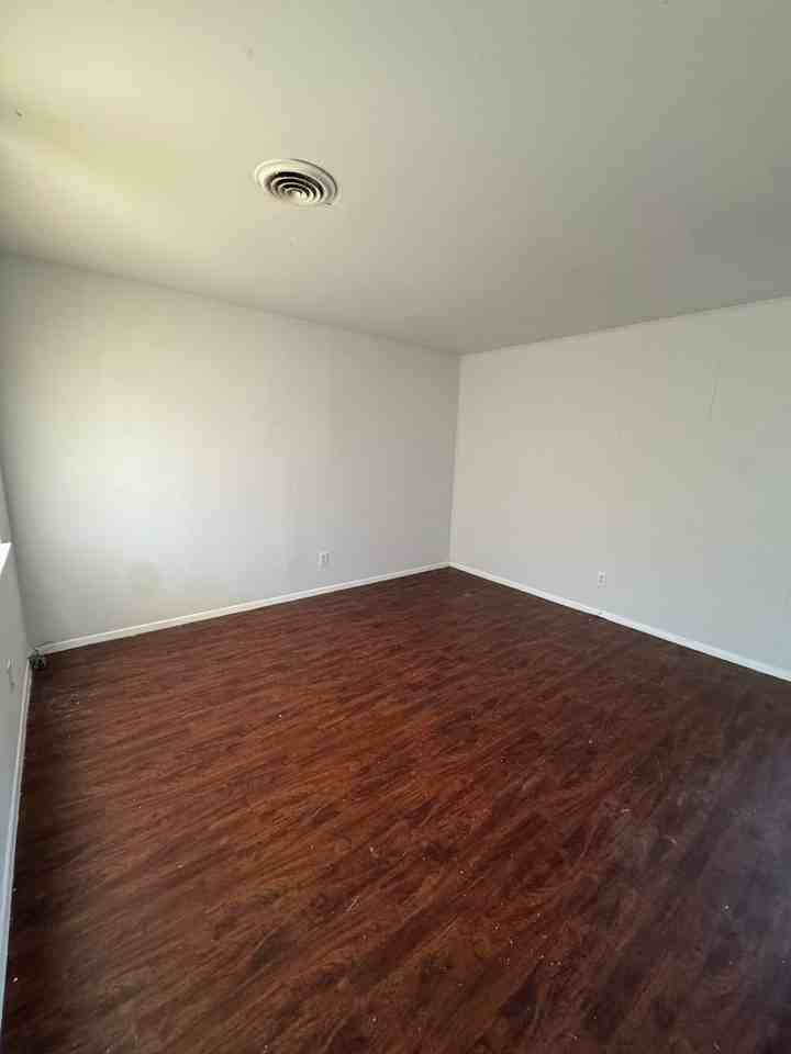 1207 Mimosa Ln - Photo 2 of 10