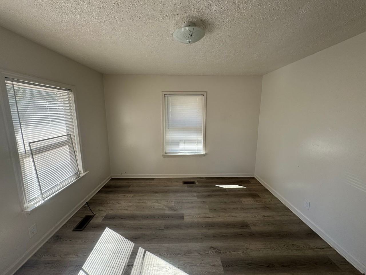 1102B S Washington St - Photo 4 of 20
