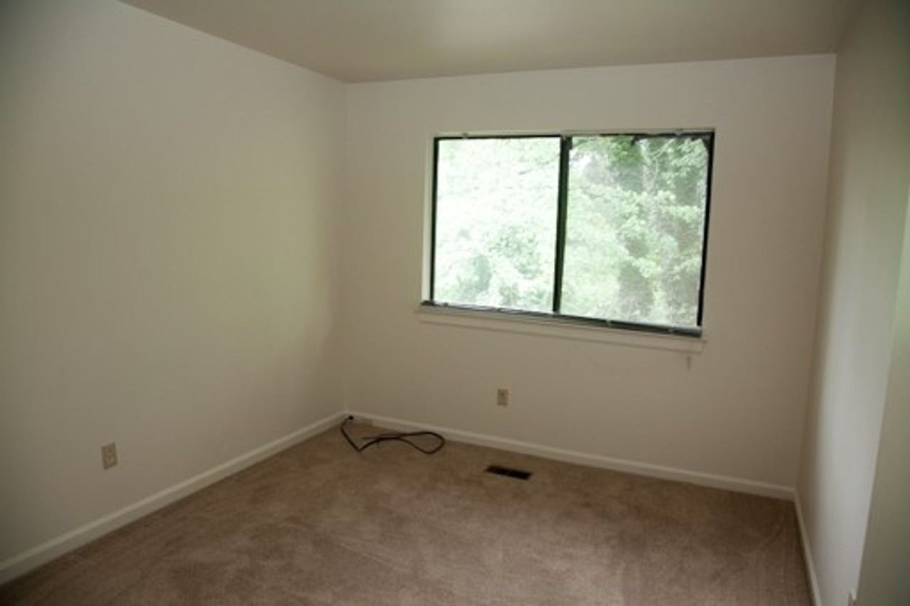 107 Woodlake Dr - Photo 4 of 9