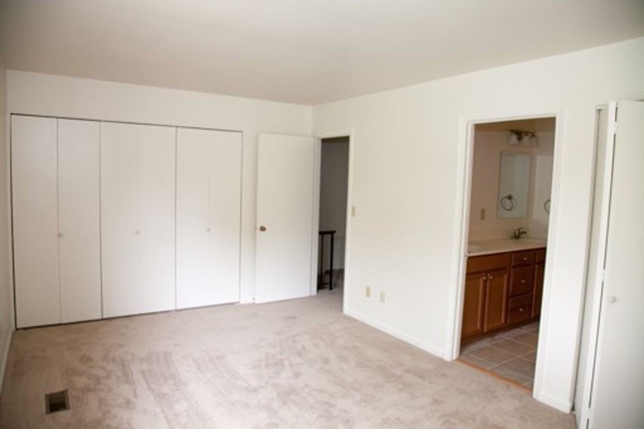 107 Woodlake Dr - Photo 5 of 9