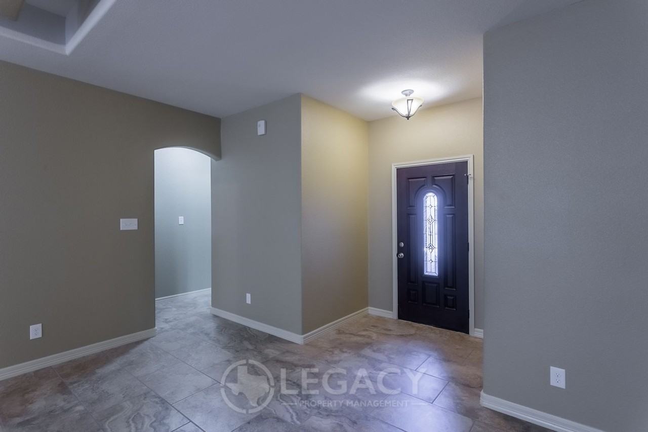 300 Don Martin - Photo 4 of 24