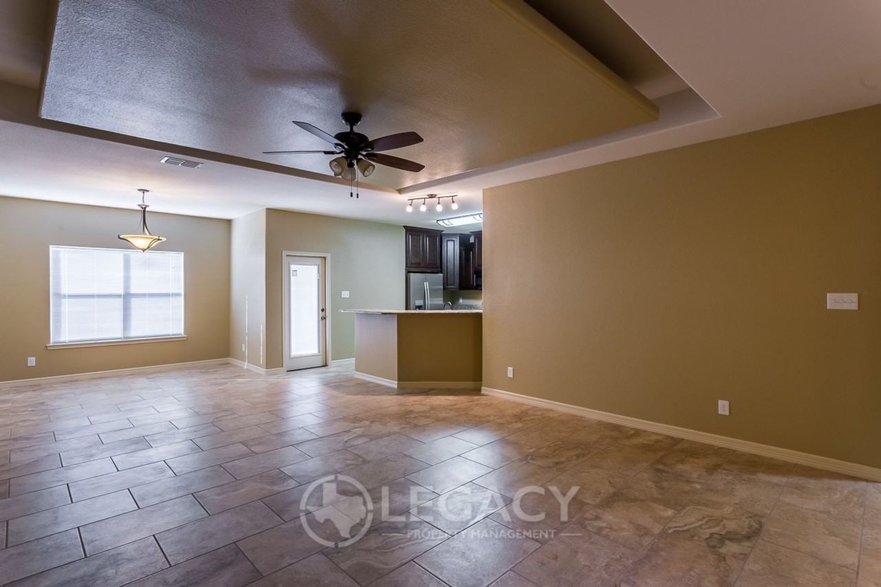 300 Don Martin - Photo 5 of 24