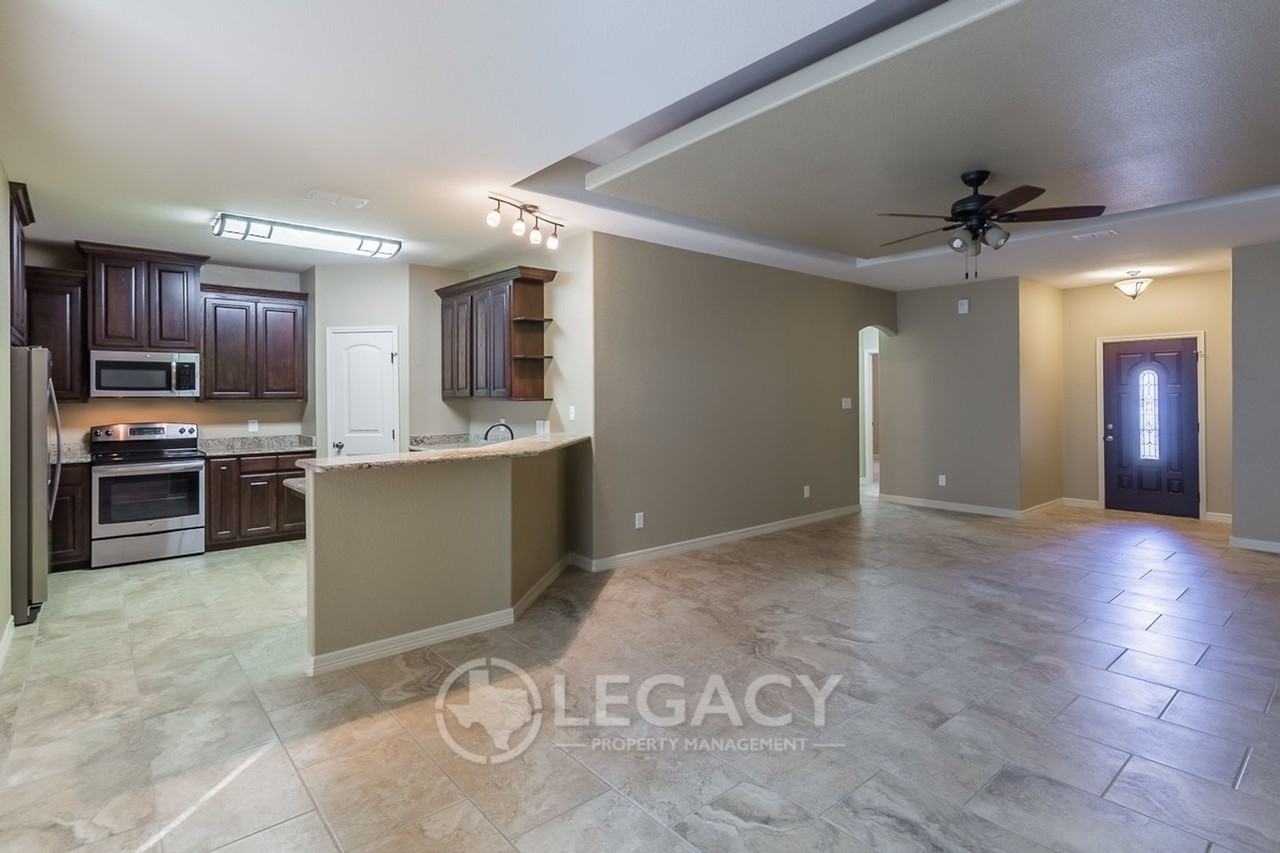 300 Don Martin - Photo 7 of 24