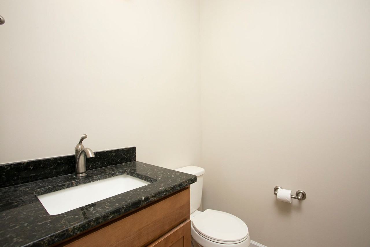 2601 Ashe St - Photo 3 of 22