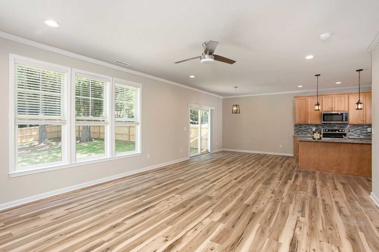 2601 Ashe St - Photo 4 of 22