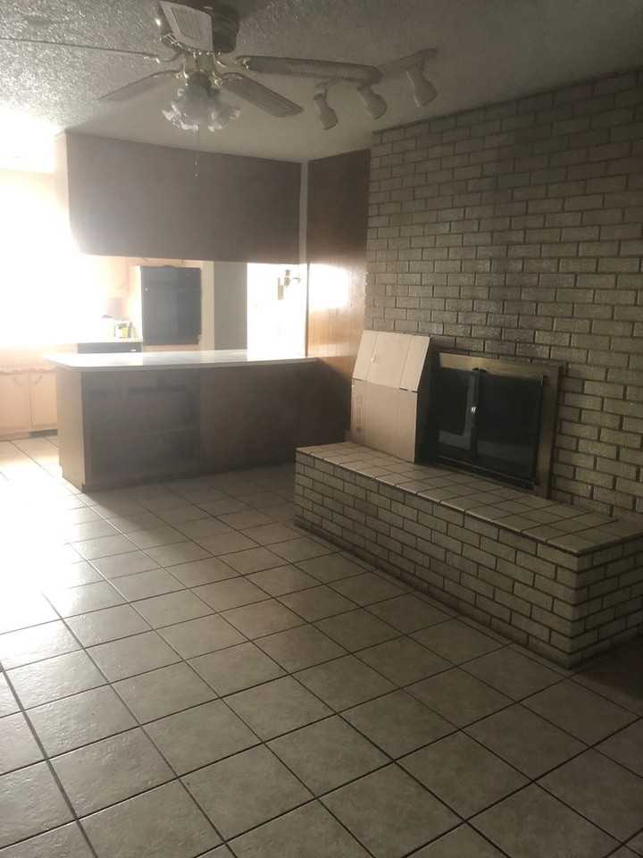 3725 Mary Ellen St Ne - Photo 2 of 6