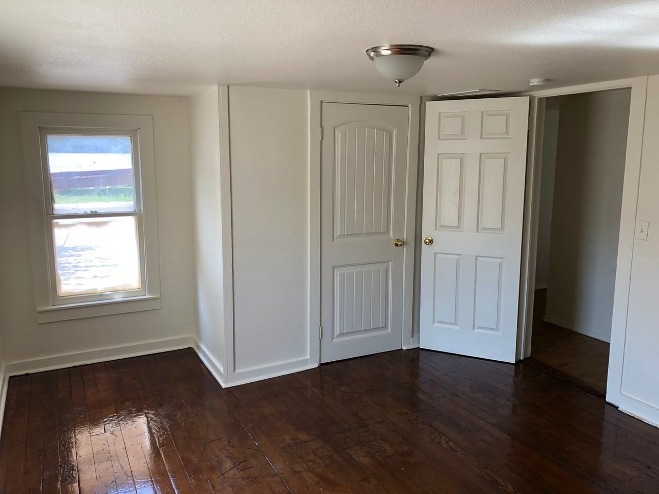 1027 Crescent Dr - Photo 6 of 10