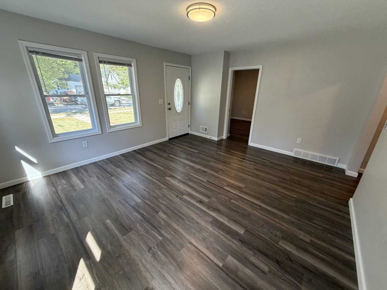 608 E Haley St - Photo 4 of 8