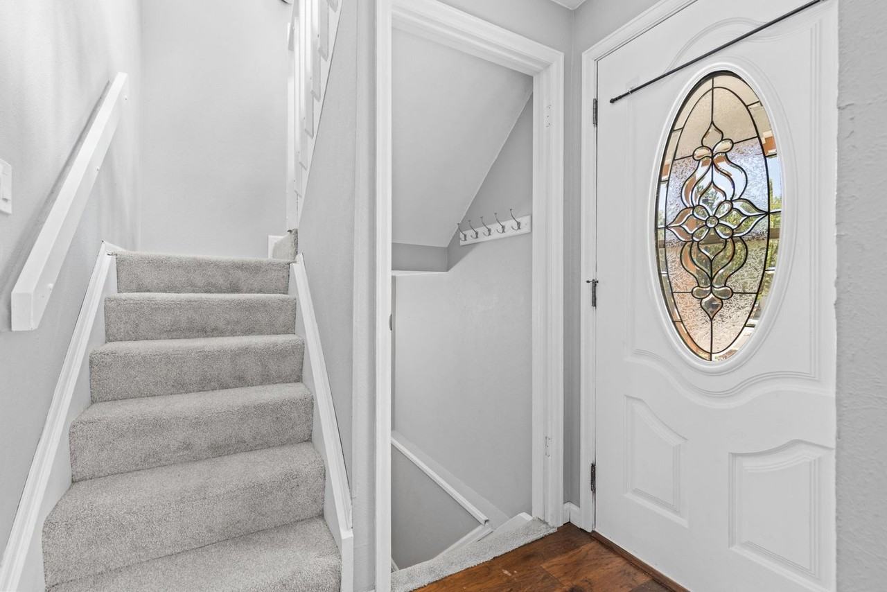 455 W Sycamore Ct - Photo 3 of 32