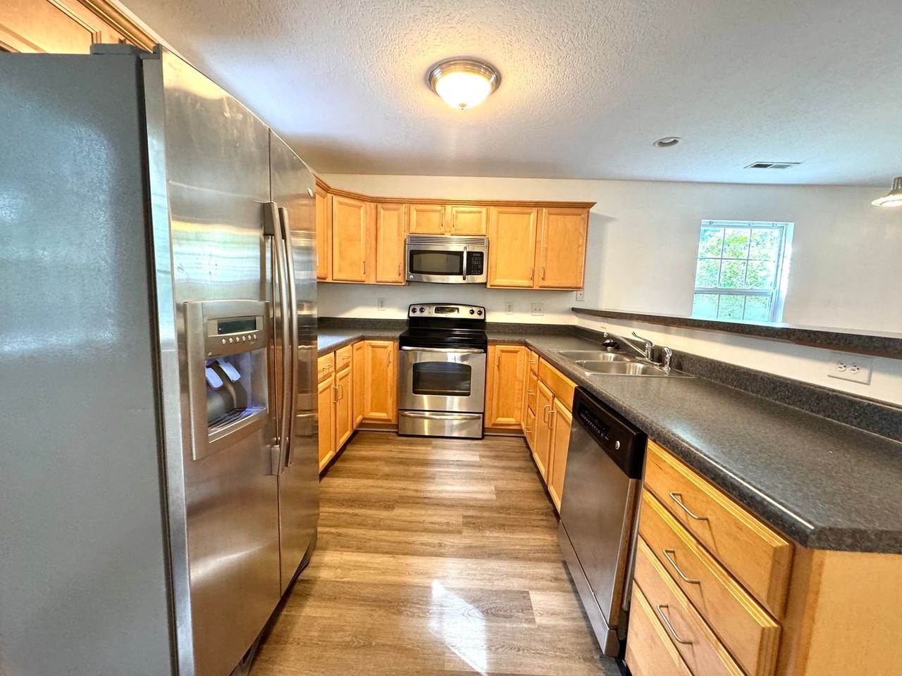 1700 Aden Ln - Photo 3 of 17