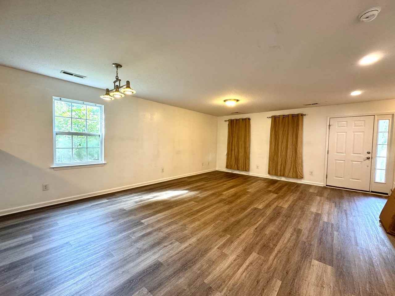 1700 Aden Ln - Photo 6 of 17