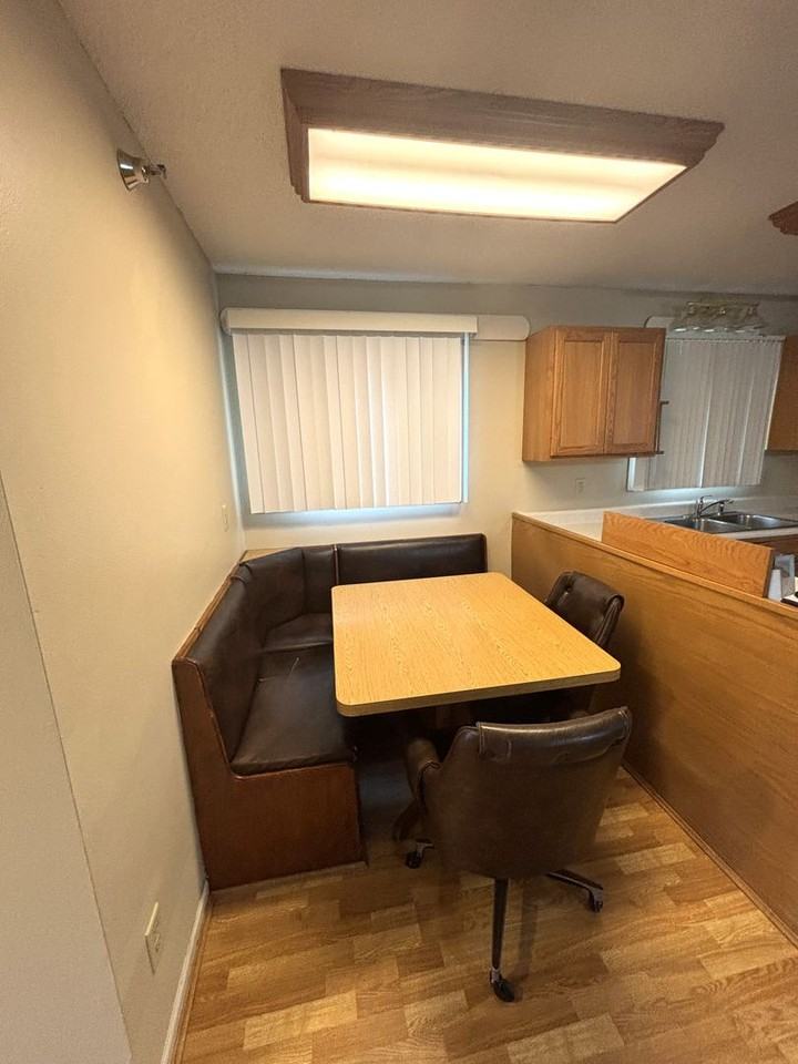 921 W 20th Street - Photo 2 of 29