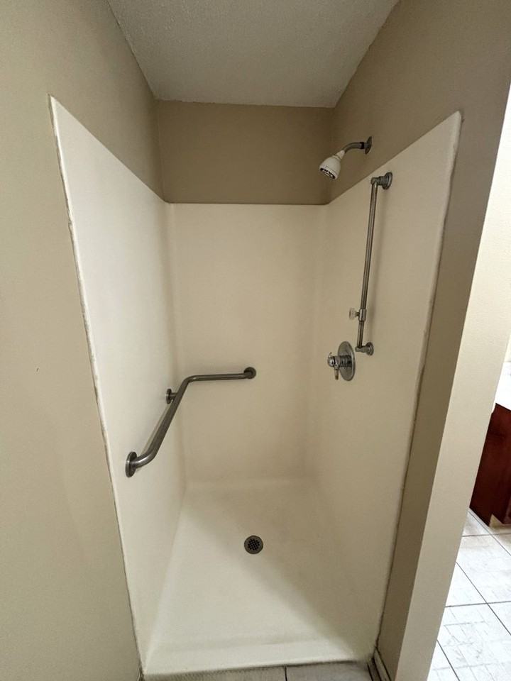 921 W 20th Street - Photo 7 of 29