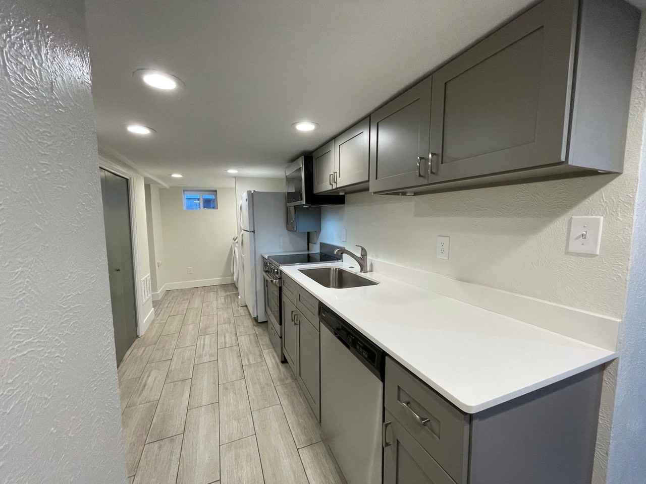 3229 S Lincoln St #B - Photo 5 of 23