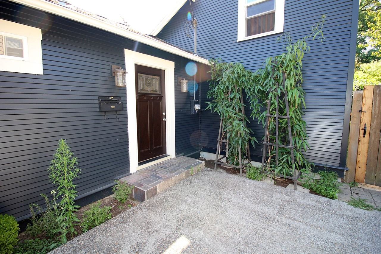 320 Sw Carson St - Photo 2 of 26