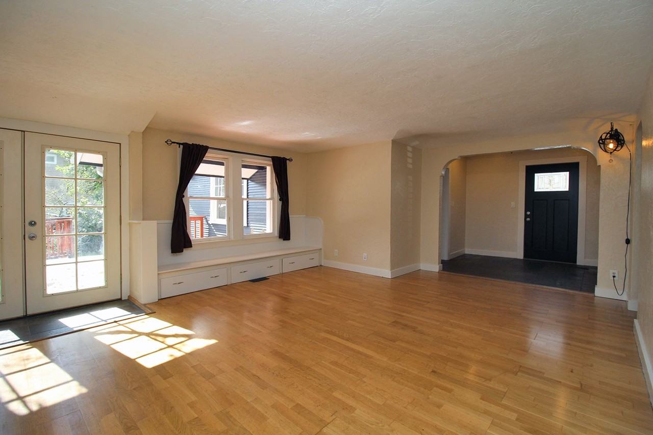 320 Sw Carson St - Photo 5 of 26