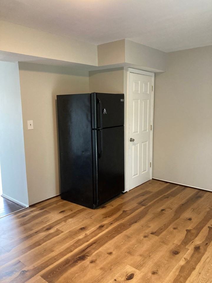 1383 Harford Square Dr - Photo 4 of 15