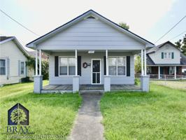featured image of 2423 E Center St