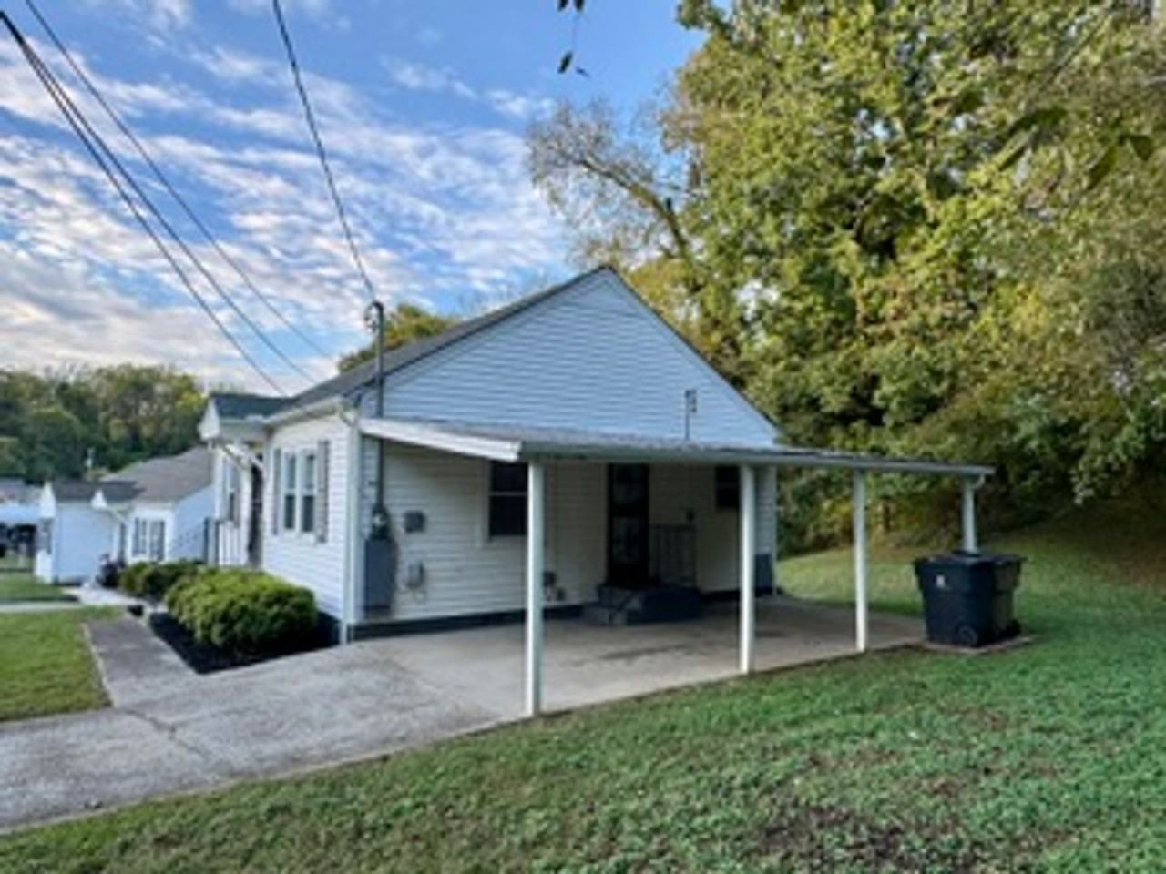 928 Hall St - Photo 3 of 12