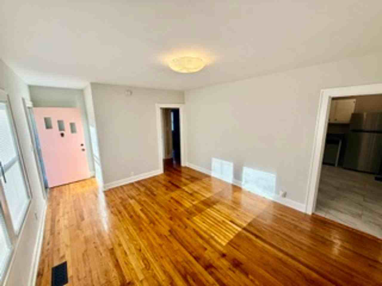 928 Hall St - Photo 4 of 12
