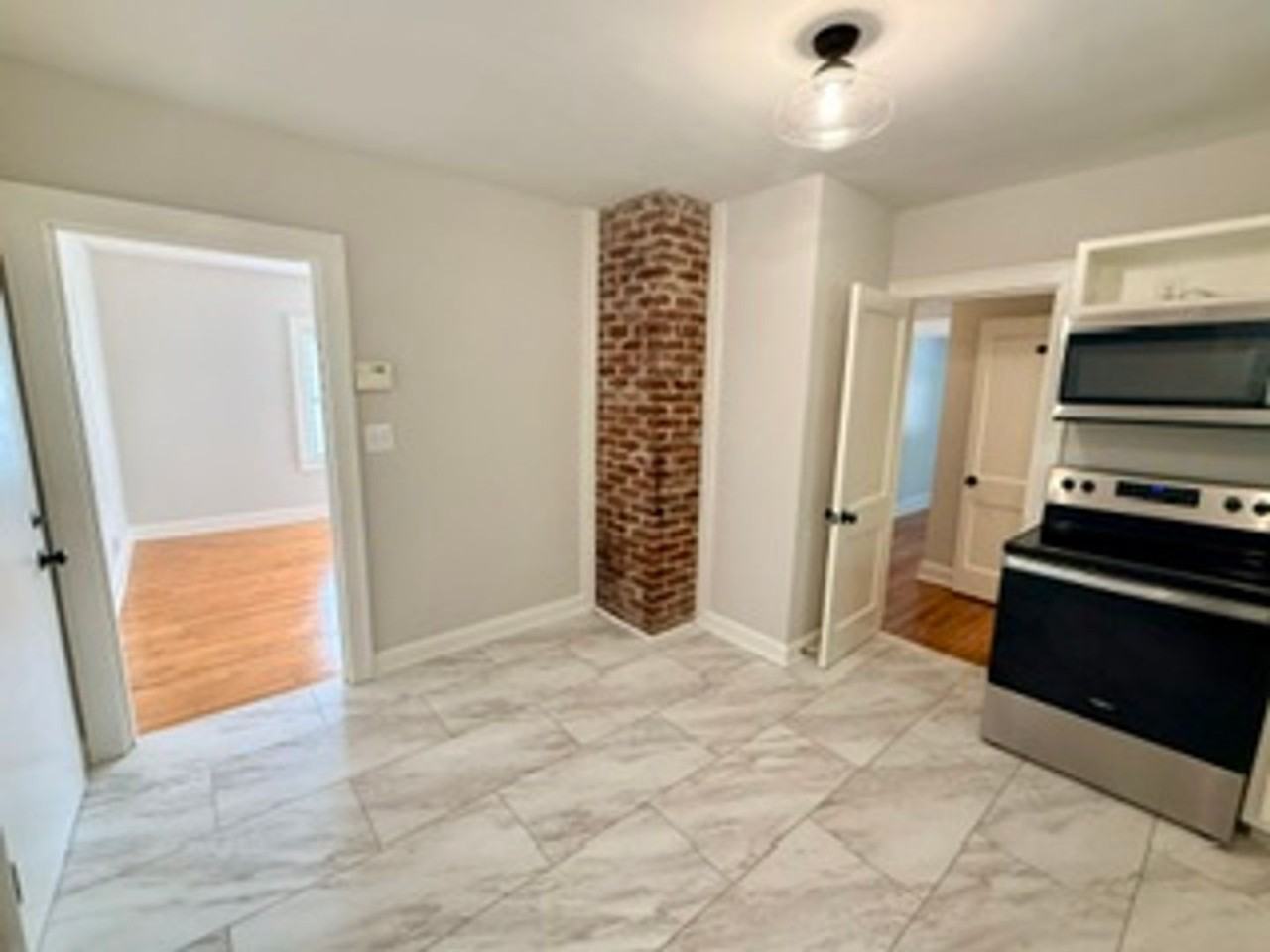 928 Hall St - Photo 7 of 12