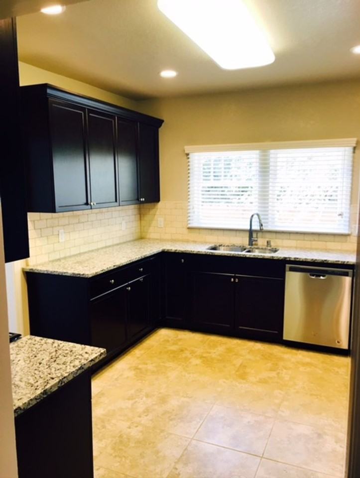224 N Van Ness Ave - Photo 6 of 12