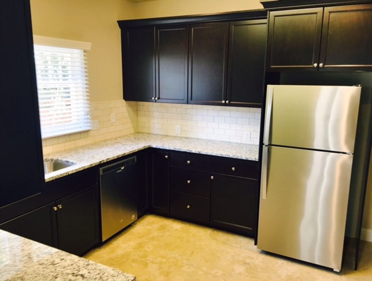 224 N Van Ness Ave - Photo 7 of 12